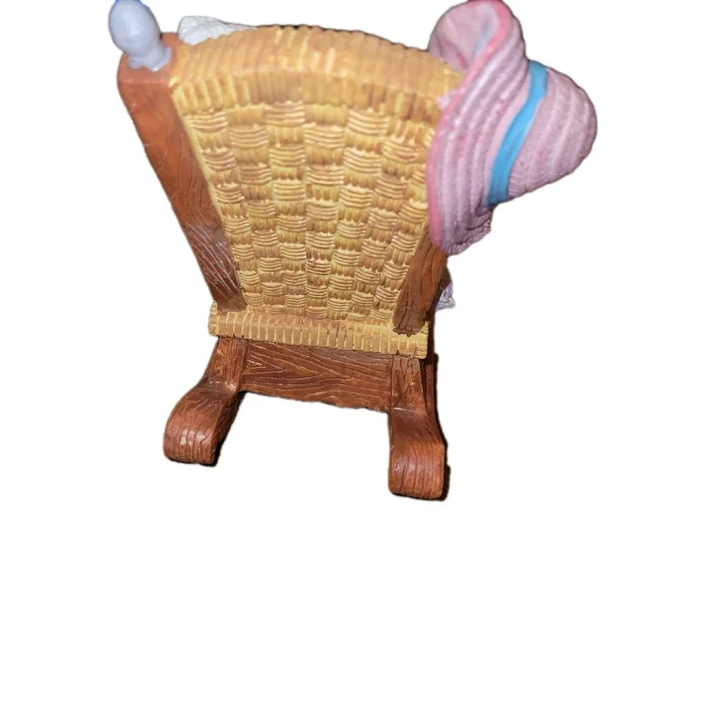 Easter Bunny in Rocking Chair Music‎ Box Plays the Song 